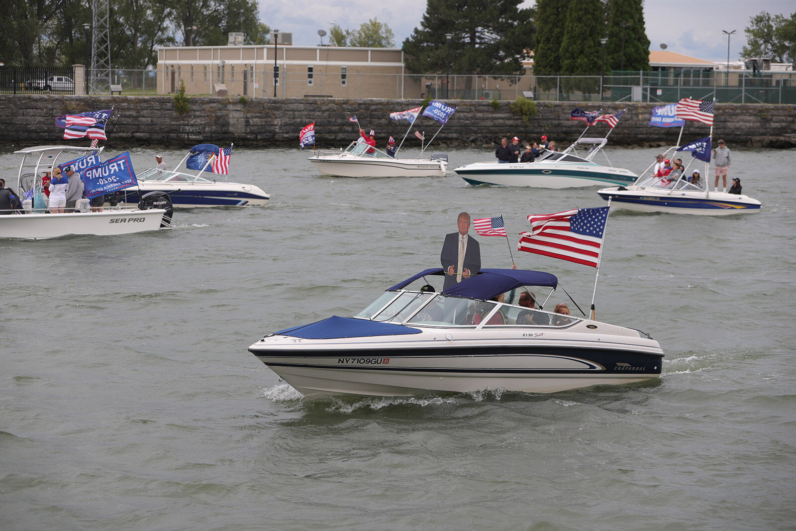 Bikers and boaters parade for President Trump